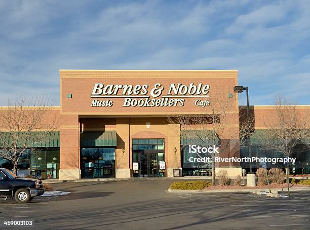 Barnes Noble Booksellers - Fotografias de stock e mais imagens de Ao Ar Livre - Ao Ar Livre, Azul, Barnes & Noble