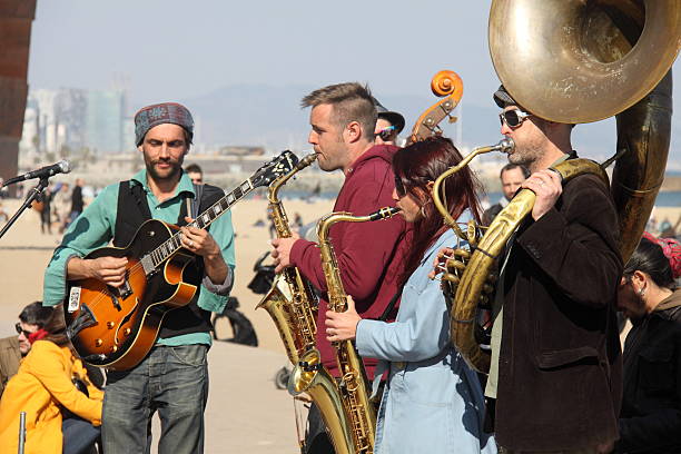 Calle músicos en la playa de la Barceloneta - foto de stock