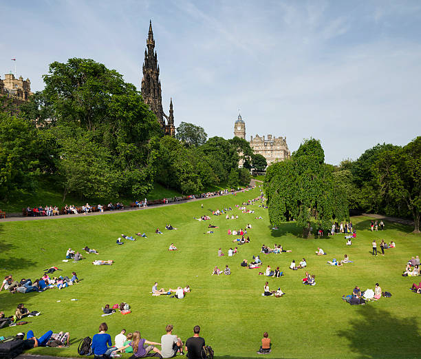 people relaxing in princes street gardens - princes street gardens stok fotoğraflar ve resimler