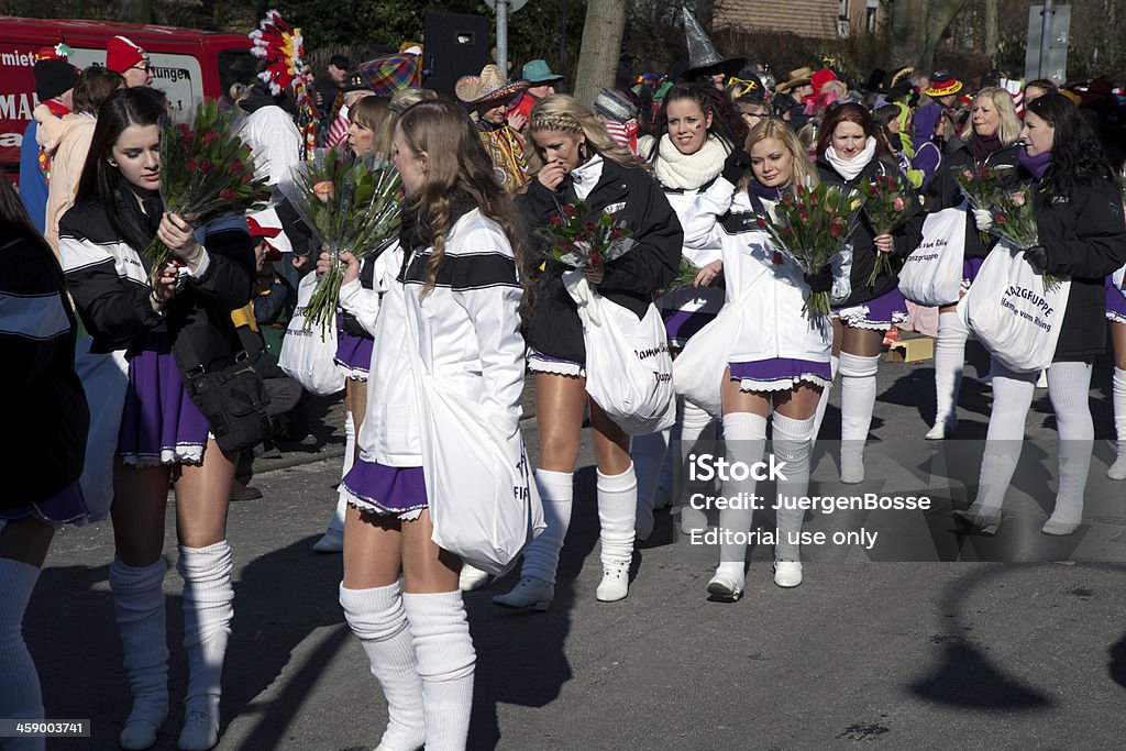 Grupo de danza de carnaval de la calle - Foto de stock de Adulto libre de derechos