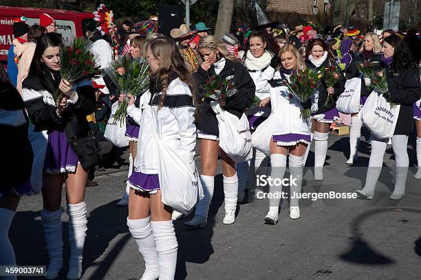 Grupo De Danza De Carnaval De La Calle Foto de stock y más banco de imágenes de Adulto - Adulto, Aire libre, Alemania