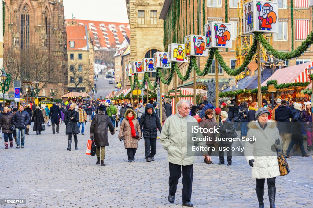 Natale Shopping a Nürnberg (Norimberga) - Foto stock royalty-free di Mercatino di Natale