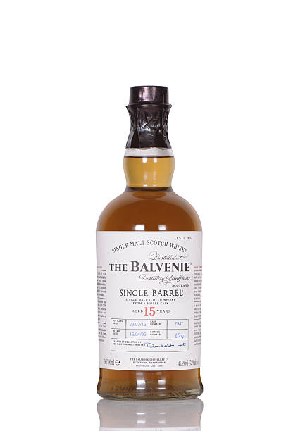 이 balvenie 단일 배럴 - the balvenie whisky 뉴스 사진 이미지