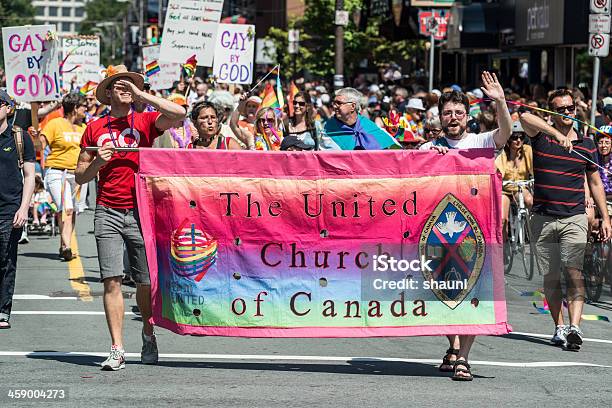 Photo libre de droit de Église Unie Pride banque d'images et plus d'images libres de droit de Arc en ciel - Arc en ciel, Banderole - Signalisation, Canada