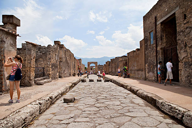 улица помпеи - ancient civilization italy pompeii distraught стоковые фото и изображения