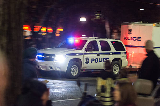 polizia suv risponde alla chiamata - editorial maritime provinces canada night foto e immagini stock