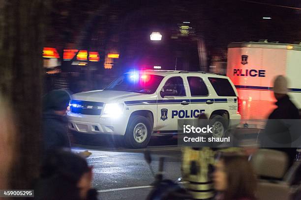 Polícia Suv Responde À Chamada - Fotografias de stock e mais imagens de Ao Ar Livre - Ao Ar Livre, Canadá, Carro de Polícia