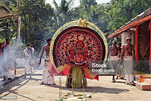 Theyyam 마사지 In 케랄라 케랄라 주에 대한 스톡 사진 및 기타 이미지 - 케랄라 주, 전통 페스티벌, Performing Arts Event