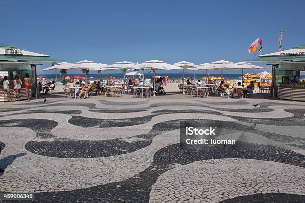 Descontrair Em Copacabana - Fotografias de stock e mais imagens de Passeio - Passeio, Praia de Copacabana, Ao Ar Livre