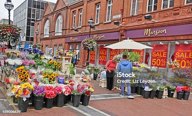Grande Rua Banca De Flores No Centro De Dublin - Fotografias de stock e mais imagens de Adulto - Adulto, Banca de Mercado, Cidade
