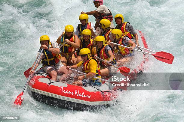 Rafting Foto de stock y más banco de imágenes de Accesorio de cabeza - Accesorio de cabeza, Actividad, Actividad al aire libre