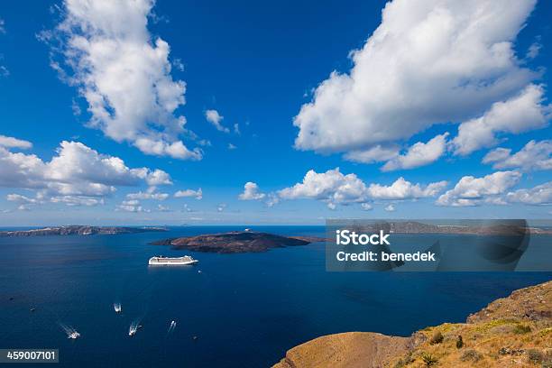 Santorini Grecja Statek Wycieczkowy - zdjęcia stockowe i więcej obrazów 2010 - 2010, Bez ludzi, Chmura