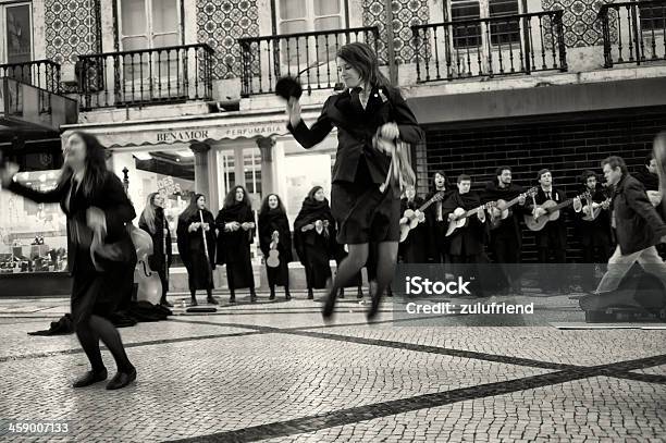 Studenci To Żeby Śpiewać Oraz Tańczyć W Lizbonie - zdjęcia stockowe i więcej obrazów Baixa - Baixa, Czarno biały, Edytorski