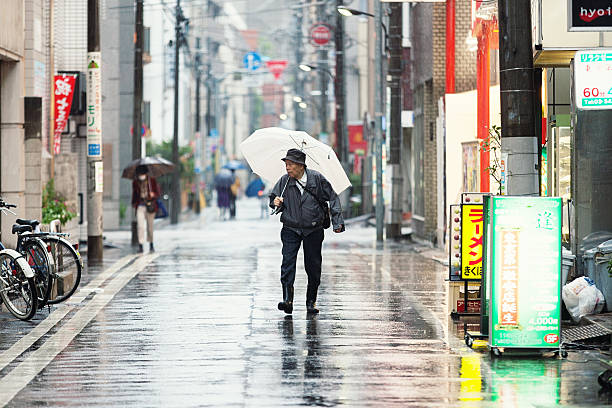 tufão do tempo - hamamatsucho - fotografias e filmes do acervo