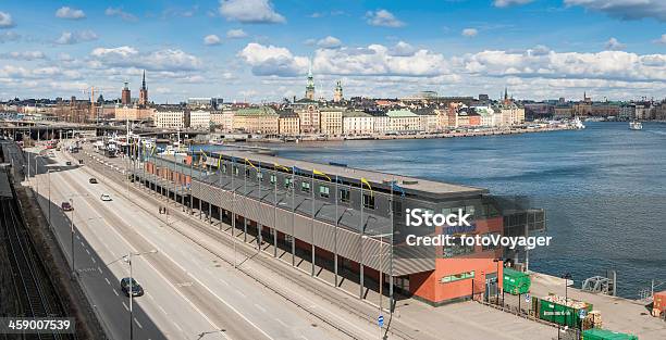 Stoccolma Södermalm Gamla Stan Waterfront Terminal Crociere Svezia - Fotografie stock e altre immagini di Ambientazione esterna