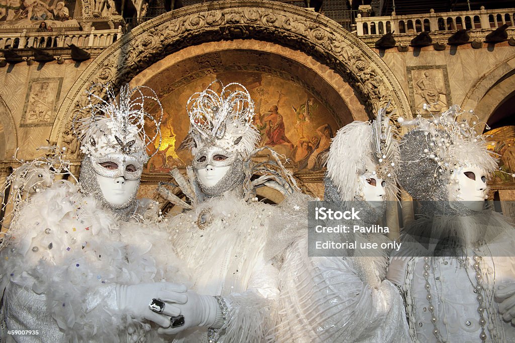 White Silver máscaras y Basílica 2013 carnaval de venecia, Italia - Foto de stock de Actuación - Espectáculo libre de derechos