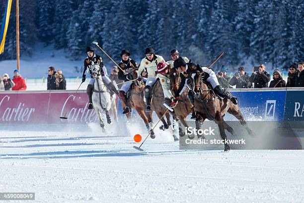 Polospieler Chase Ball Stockfoto und mehr Bilder von Polo - Polo, Schnee, St. Moritz