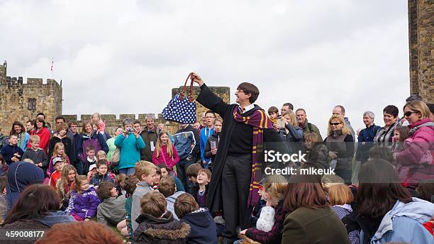 Attore Di Harry Potter Al Castello Di Alnwick - Fotografie stock e altre immagini di Harry Potter - Titolo d'opera famosa - Harry Potter - Titolo d'opera famosa, Adulto, Alnwick