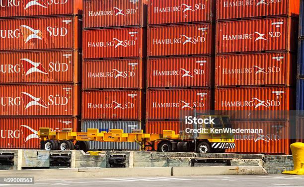 Colombia Container Terminal - Fotografie stock e altre immagini di Ambientazione esterna - Ambientazione esterna, Camion articolato, Cartagena - Colombia