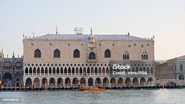 Palácio De Doge Vista Do Autocarro De Água Veneza Italy Itália - Fotografias de stock e mais imagens de Ao Ar Livre