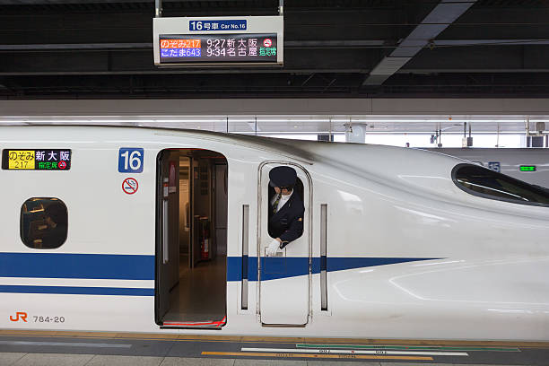 shinkansen trem-bala no japão - bullet train editorial transportation technology imagens e fotografias de stock