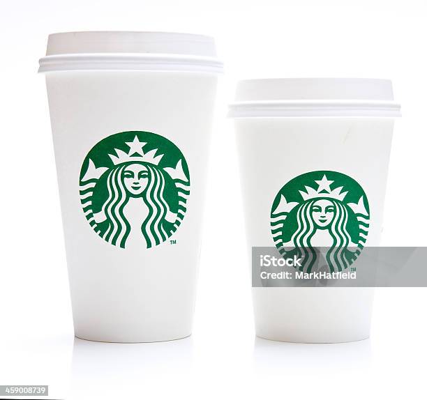 Grande Y Una Taza De Café Starbucks De Altura Foto de stock y más banco de imágenes de Starbucks - Starbucks, Alto - Descripción física, Café - Bebida