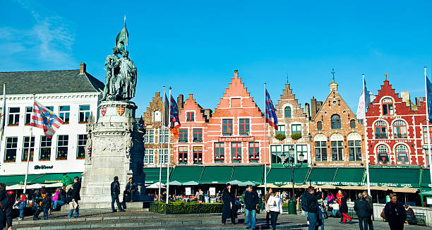 mercato, bruges, belgio - bruges cityscape europe autumn foto e immagini stock