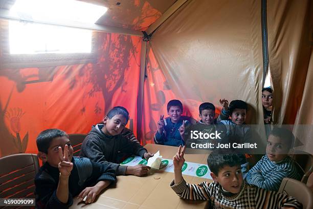 Syrische Flüchtling Kinder In Notdürftige Bleibe School Stockfoto und mehr Bilder von Syrien