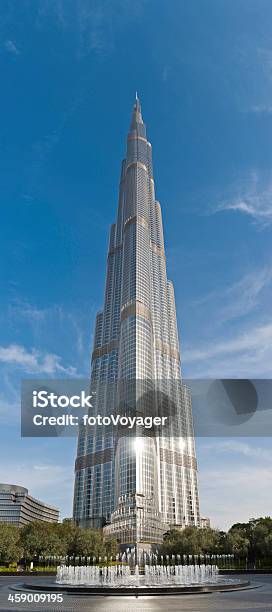 Burj Khalifa Wolkenkratzer Glitzernden In Sonnenlicht Dubai Vae Stockfoto und mehr Bilder von Arabien