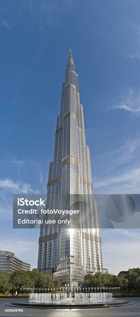 Burj Khalifa grattacielo luccicante in luce solare Dubai Emirati Arabi Uniti - Foto stock royalty-free di Acciaio