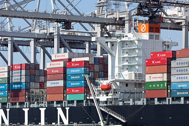 hanjin navio cargueiro - containerisation imagens e fotografias de stock