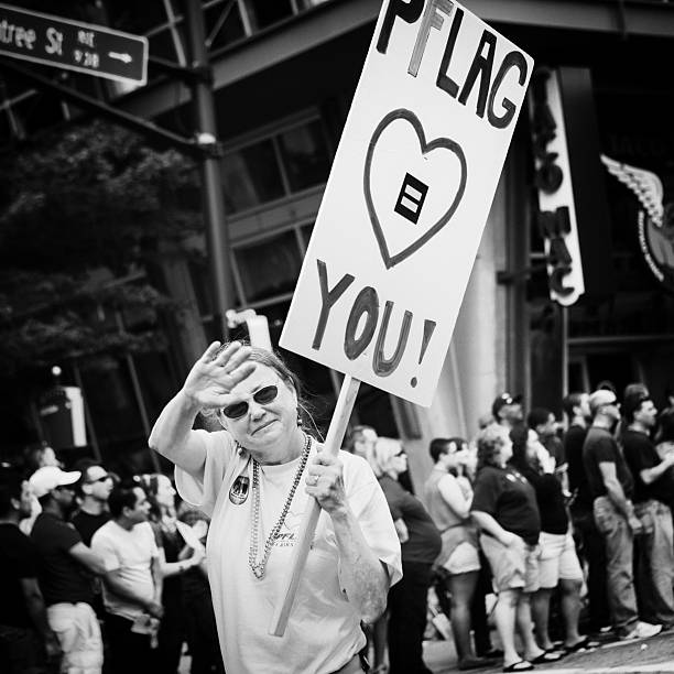 marciare con pflag - atlanta pride foto e immagini stock