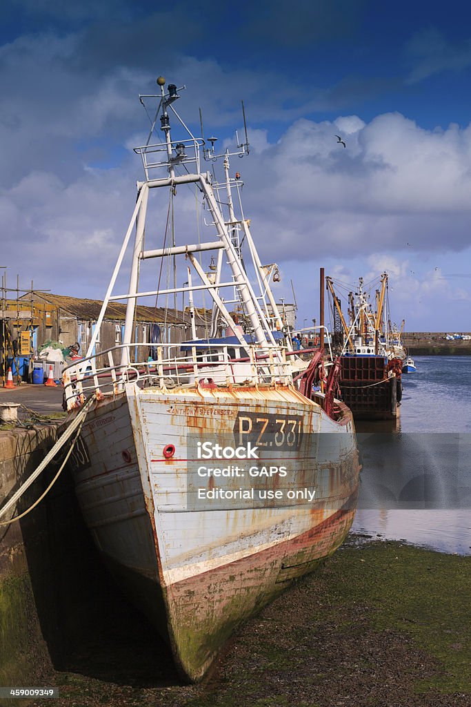 Fischerboot in den Hafen von Newlyn bei Ebbe - Lizenzfrei Alt Stock-Foto