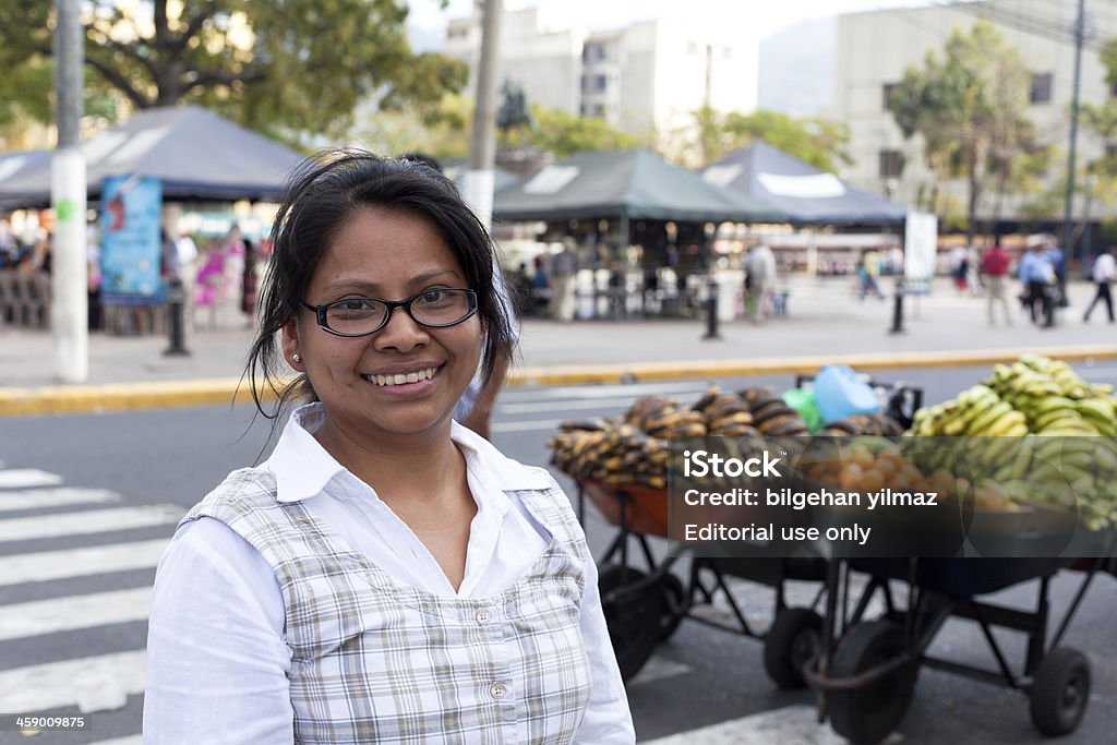 El Salvadorian Retrato de mujer joven - Foto de stock de El Salvador libre de derechos