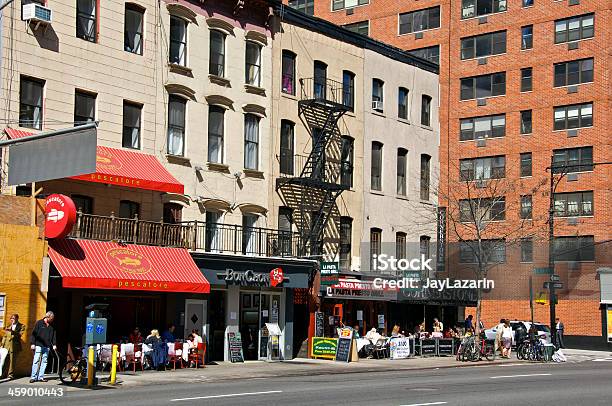 Occupato Caffè Scena Upper East Side Di Manhattan New York City - Fotografie stock e altre immagini di Adulto