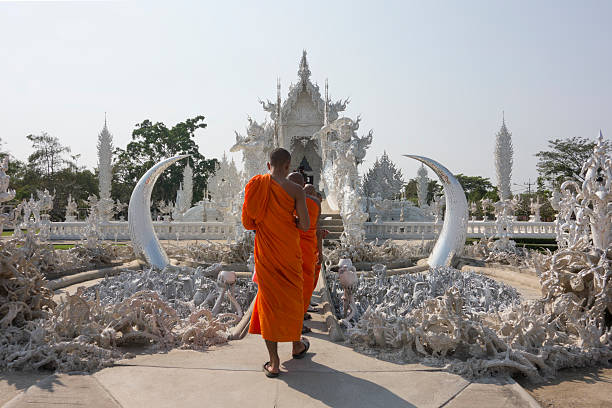 wat rong khun. - rong river khun wat thailand stock-fotos und bilder