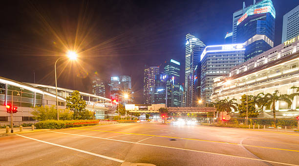 シンガポールのマリーナベイのリバーサイドのポイント - marina bay sparse contemporary skyscraper ストックフォトと画像