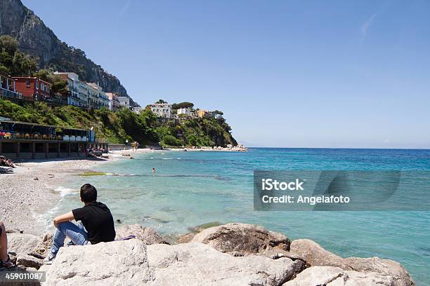 Capri Plaża Z Ludźmi - zdjęcia stockowe i więcej obrazów Aktywny tryb życia - Aktywny tryb życia, Bezchmurne niebo, Capri