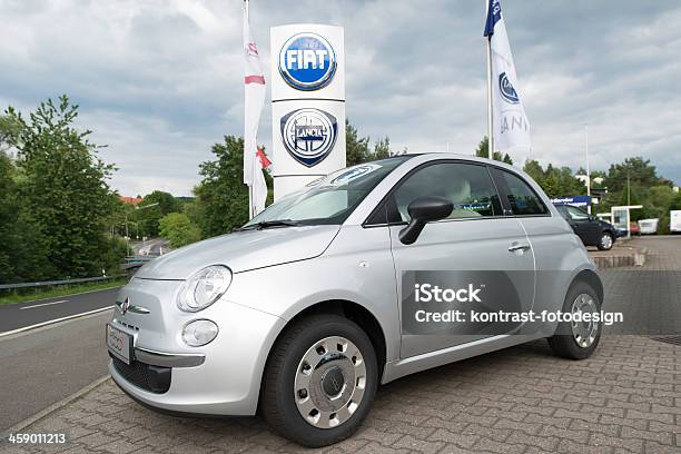 Fiat 500 Außerhalb Eines Autohandlung Stockfoto und mehr Bilder von Auto