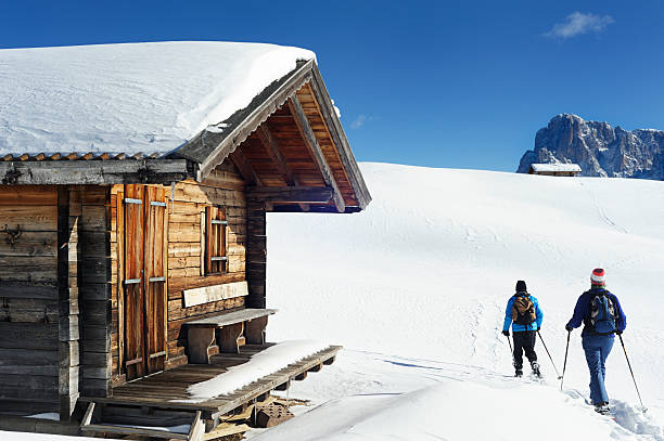 Andar de Raquetas de Neve no de Dolomite - fotografia de stock