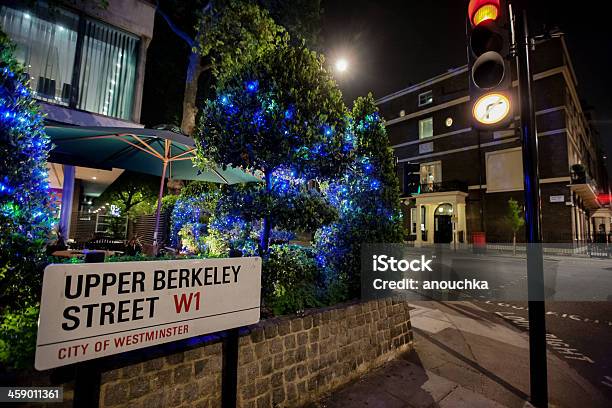 London Street Di Notte - Fotografie stock e altre immagini di Ambientazione esterna - Ambientazione esterna, Città, City di Westminster - Londra