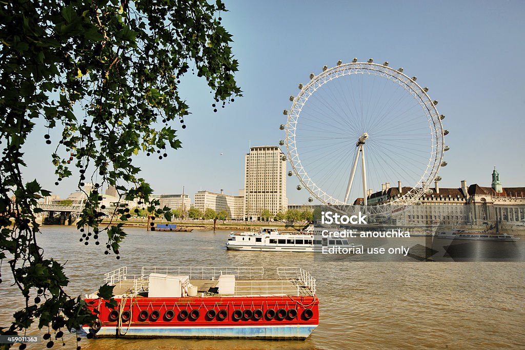 Bateaux de croisière sur la Tamise, le London Eye - Photo de Londres libre de droits