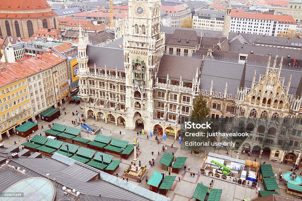 Widok z lotu ptaka na Ratusz w Monachium - Zbiór zdjęć royalty-free (Architektura)