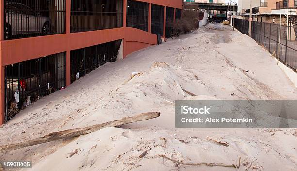 Calles Aún No Se Limpian De Arena Después Del Huracán Sandy Foto de stock y más banco de imágenes de Coche