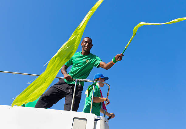 олимпийский факел реле-lloyds tsb активных заводил - olympic torch стоковые фото и изображения