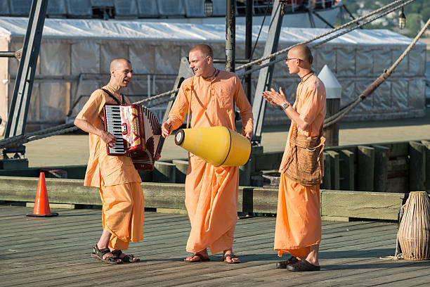 lepre krishna buddisti - men editorial musician music foto e immagini stock