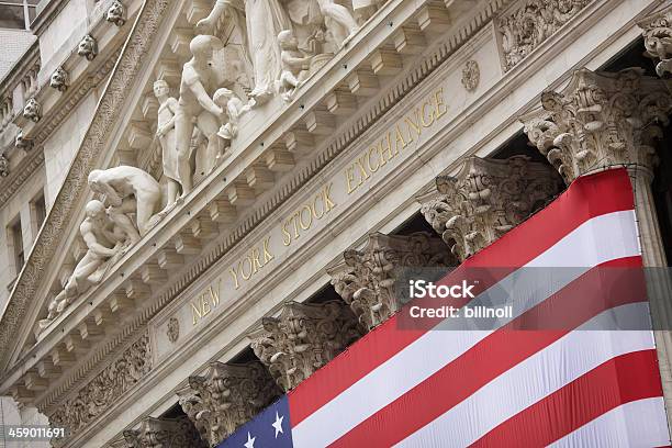 ニューヨーク証券取引所ビルの外観 - ニューヨーク証券取引所のストックフォトや画像を多数ご用意 - ニューヨーク証券取引所, アメリカ合衆国, アメリカ国旗