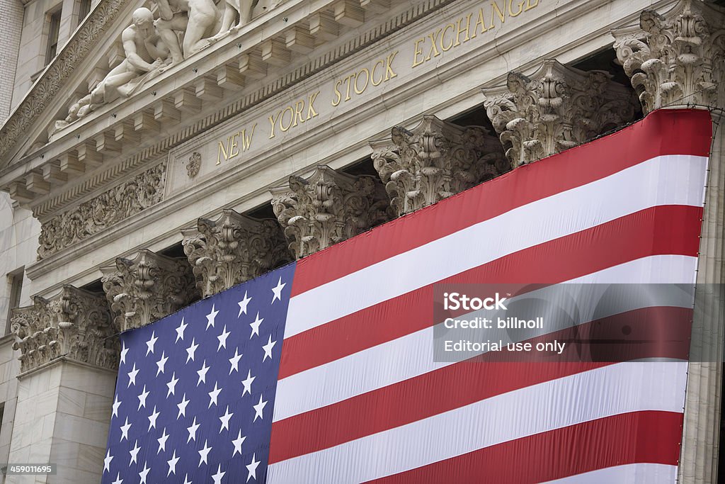 New York Stock Exchange Budynek z zewnątrz - Zbiór zdjęć royalty-free (Amerykańska flaga)