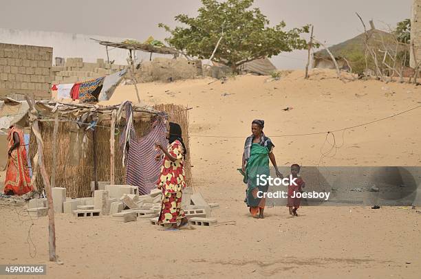 Photo libre de droit de Senegales Femmes Et Enfants banque d'images et plus d'images libres de droit de Sénégal - Sénégal, Femmes, Adulte