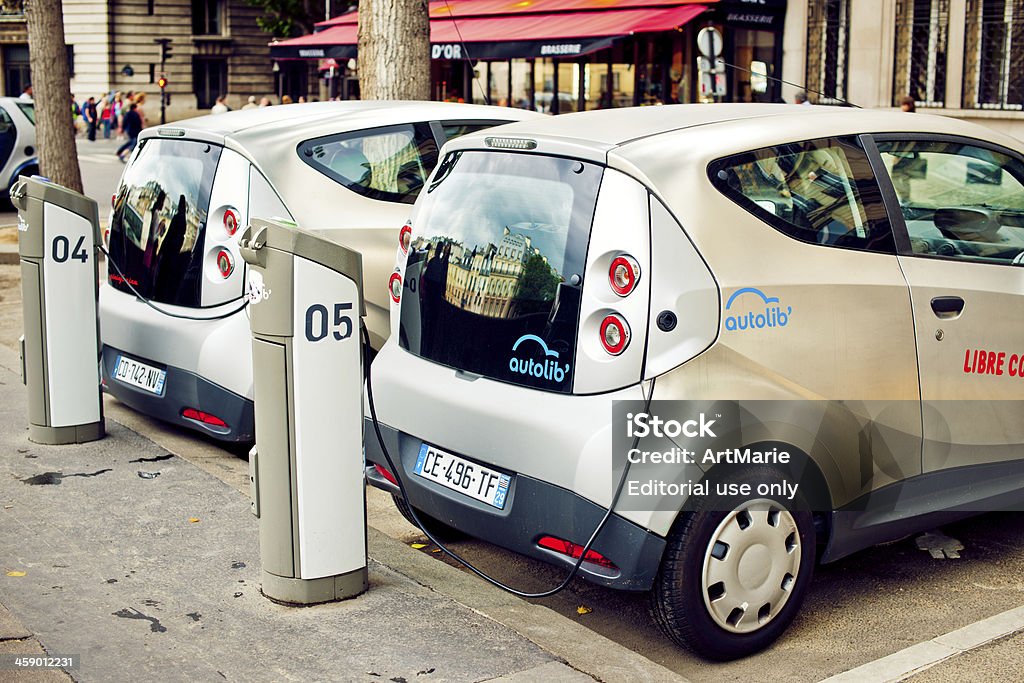 Dois eléctricos de veículos em Paris - Royalty-free Carregar - Atividade Foto de stock